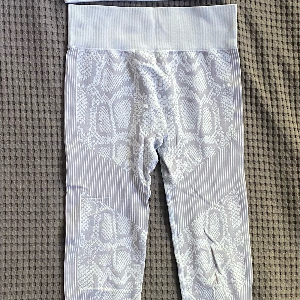 Gray Patterned Leggings - image 4